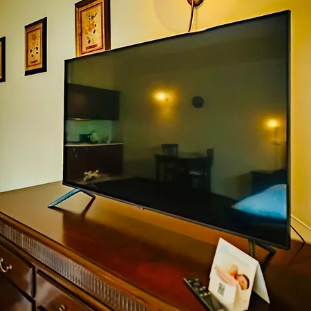 Joy Ruby Red Retreat Apartman *