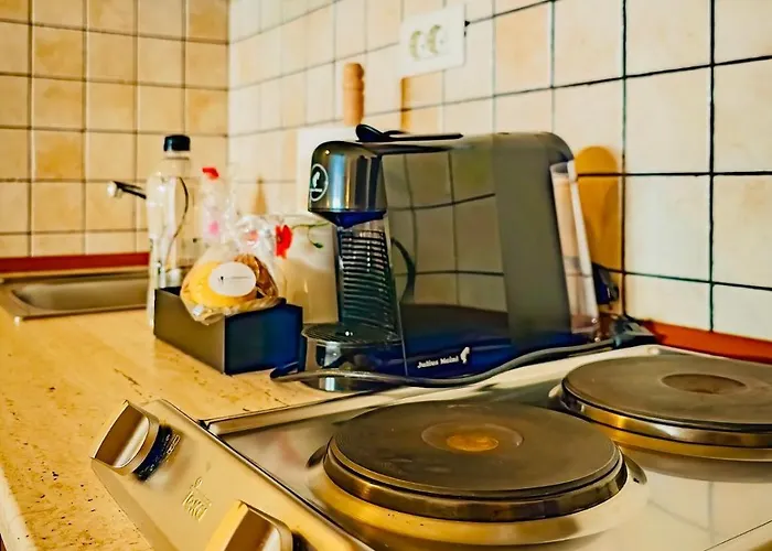 Joy Ruby Red Retreat Apartment *